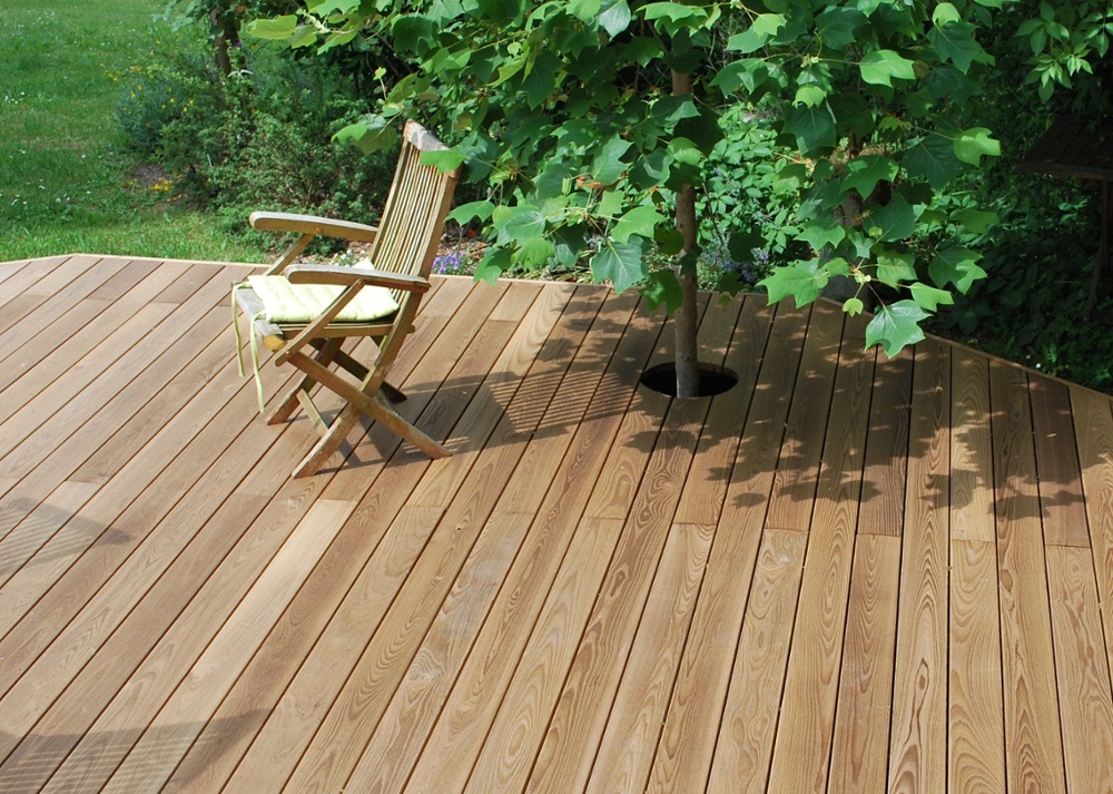 Thermo-ash decking on Grad hidden fix system